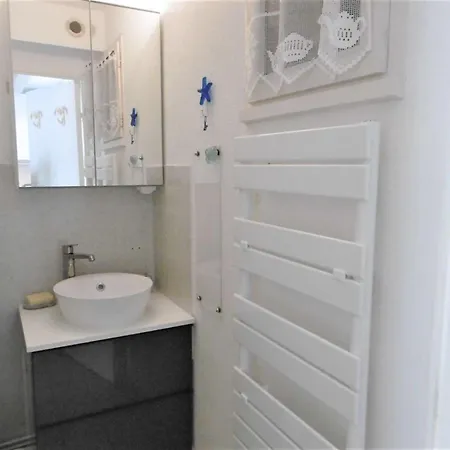 Maisonnette 3 Pieces 4 A 6 Personnes A 50 M De La Wifi - Malo Apartament *